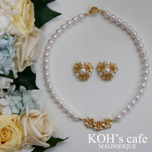 Fleurd'or ゴールドフラワーとクリスタルパールのネックレス