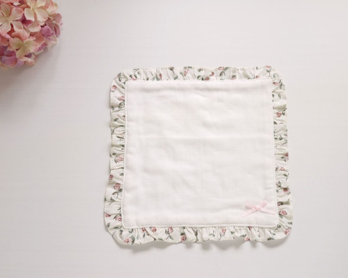 フリルがかわいいガーゼハンカチ*リバティFloatingFloraピンク