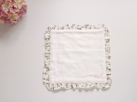 フリルがかわいいガーゼハンカチ*リバティFloatingFloraピンク