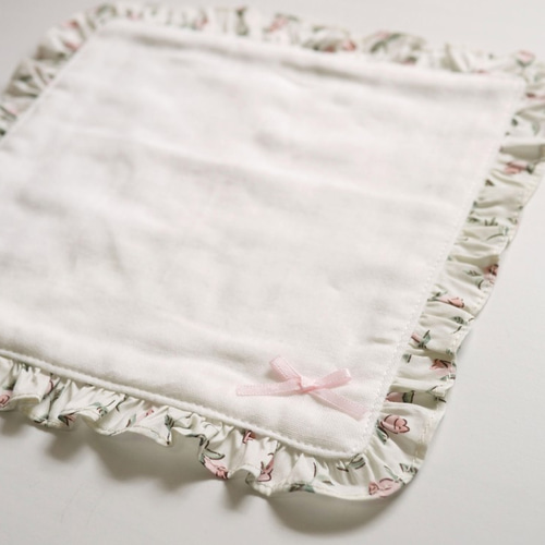 フリルがかわいいガーゼハンカチ*リバティFloatingFloraピンク