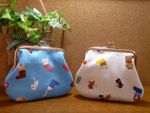 受注製作】がま口ポーチ 靴下に入った猫たち がま口 chocho 通販