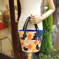 ハンドメイド  手刺繍  スミレの大きなバケツ型バック 夏にピッタリな爽やかな刺繍バッグ🪡 色んな刺繍をすると、 色