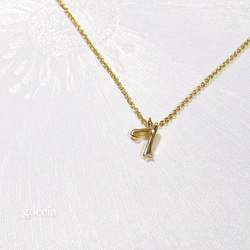 数字の 7のペンダント。ネックレス付き（K18ゴールド