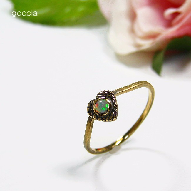 オパールのハートデザイン、アンティーク調リング。(K18ゴールドリング） 53,400円