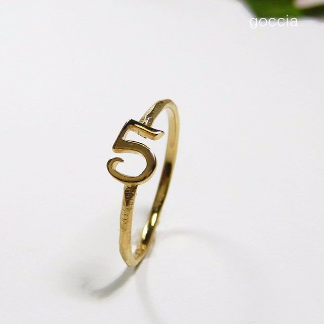 数字の5、18金ゴールドリング（K18イエローゴールド、5の指輪）