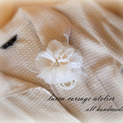＊ふんわりプリーツの花＊all handmade＊ 本絹シルクコサージュ 　入学式 卒業式 結婚式 フォーマル 4枚目の画像