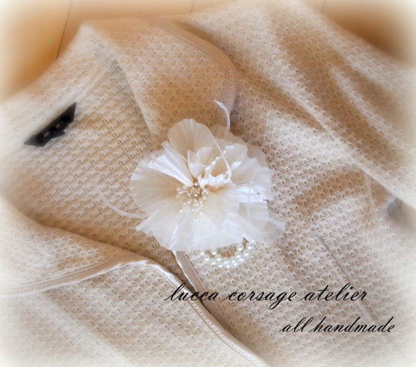 ＊ふんわりプリーツの花＊all handmade＊ 本絹シルクコサージュ 　入学式 卒業式 結婚式 フォーマル 4枚目の画像