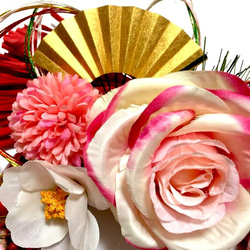 大きなバラとピンポンマムと椿のしめ縄飾り 2枚目の画像