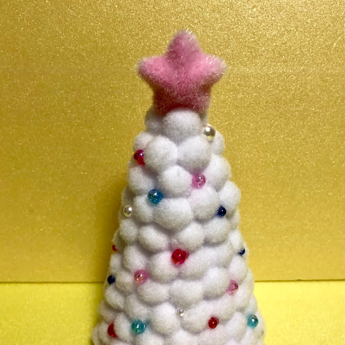 ふわふわポンポンのミニクリスマスツリー(ホワイト) その他 ふわふわポンポンのミニクリスマスツリー(ホワイト) その他