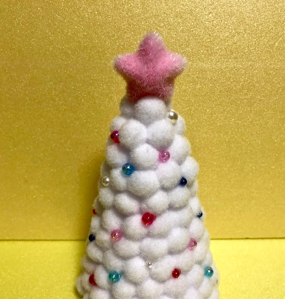 ふわふわポンポンのミニクリスマスツリー（ホワイト） 3枚目の画像