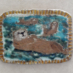 ラッコの陶板　手作り陶器　海　ブルー系 インテリア飾り・壁掛け　ラッコ３匹　手作り陶器・陶芸作品 5枚目の画像