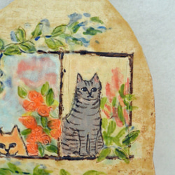 ネコハウスの陶板　手作り陶器　猫３匹 インテリア飾り・壁掛け　お花と植物　手作り陶器・陶芸 2枚目の画像