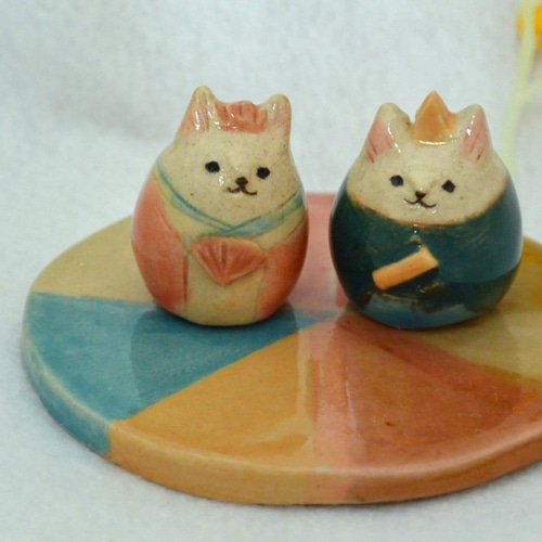ひな人形 ネコのお雛様 カラフルな下敷きつき 手作り陶器・陶芸 ねこ