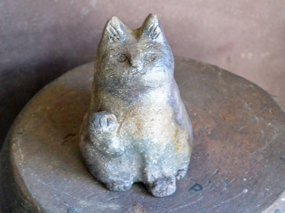 招き猫　お庭や玄関に！　ねこの置き物　ぷっくり癒しネコ　渋めカラー　手作り陶芸　陶器の置物 7枚目の画像