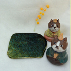 ネコのお雛様　ひな人形　はちわれ猫　大きめサイズ　下敷き付き　手作り陶器・陶芸　ねこの置き物 4枚目の画像