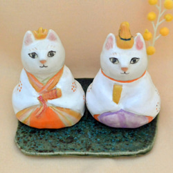 ネコのお雛様 ひな人形 白猫 大きめサイズ 下敷き付き 手作り陶器