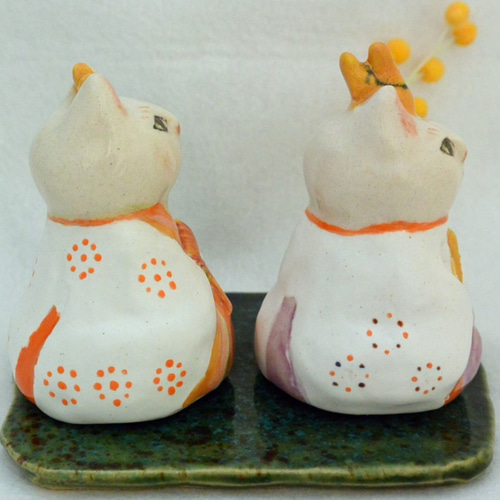 ネコのお雛様 ひな人形 白猫 大きめサイズ 下敷き付き 手作り陶器