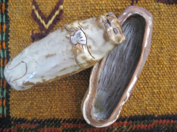 陶器の小物入れ　貝持ちのラッコ 3枚目の画像