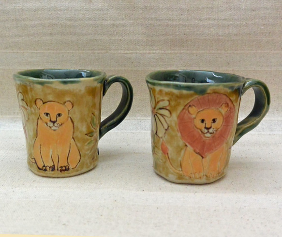 ライオンのペアカップ　植物柄　手作りカップ2個セット　ネコ科　手描き　大型猫 1枚目の画像