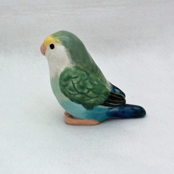 コザクラインコ　ブルーチェリー　緑系　鳥の置き物　手作り陶芸　陶器のインテリア飾り　置物 3枚目の画像