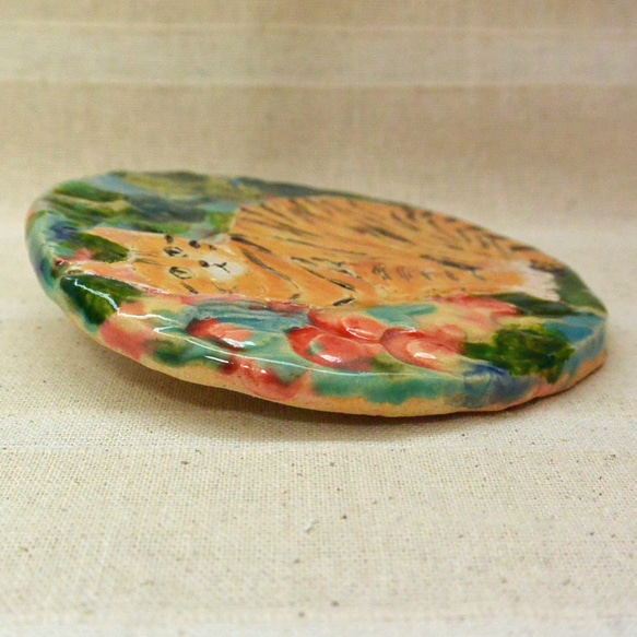 ネコの陶板　トラ柄猫　お座り　インテリア飾り・壁掛け　お花と植物　北欧風　手作り陶器・陶芸 6枚目の画像