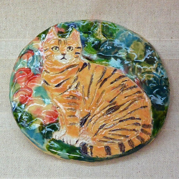 ネコの陶板　トラ柄猫　お座り　インテリア飾り・壁掛け　お花と植物　北欧風　手作り陶器・陶芸 8枚目の画像