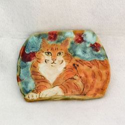 ネコの陶板　トラ系の猫　ミックス　インテリア飾り・壁掛け　カラフル　北欧　植物　手作り陶器・陶芸 1枚目の画像
