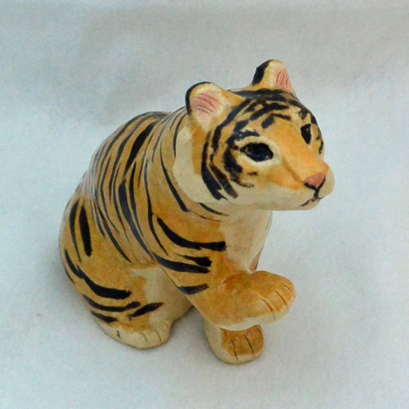 陶磁器 手描き 置物  とら IwaiLoft 虎の置物 2022年の干支の寅の置物 虎 トラ 陶器 茶寵