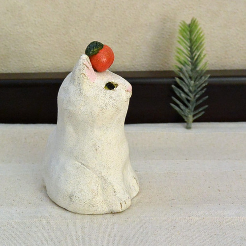 ねこ鏡餅 一体型 白猫みかん 奥ゆかしく