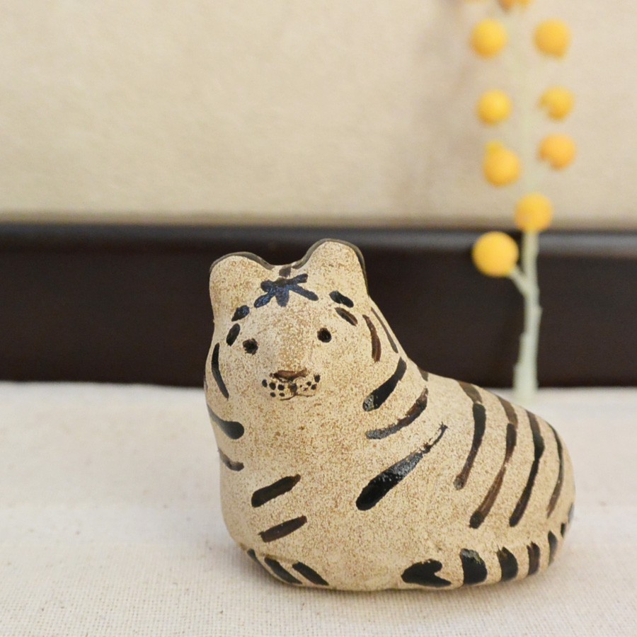 骨董品  車  置物 虎の親子陶器置物共箱 （トナラ 陶芸品 インテリア アニマル 羊