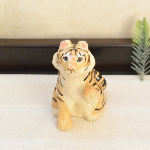 招き猫 人招き 客招き 左手上げ ネコ トラ猫 陶器製 猫 虎 置物 作家