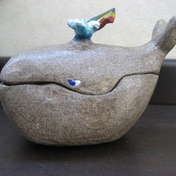 オーブン陶芸　クジラの小物入れ　虹付き 2枚目の画像