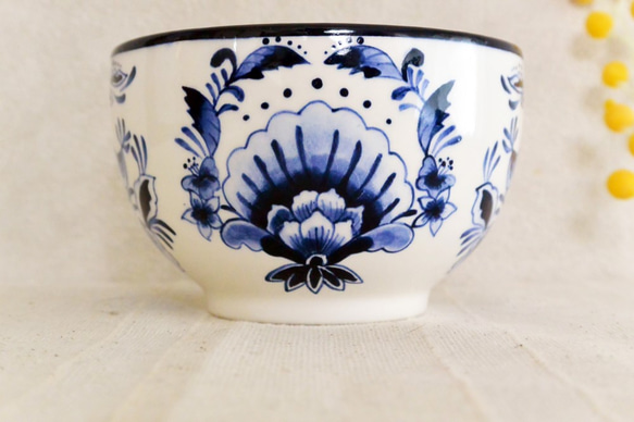 陶器の絵付 南国柄　ブルー　鳥と植物のカップ 2枚目の画像