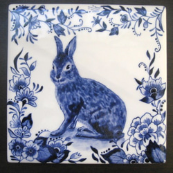 陶器の絵付 ウサギと植物柄のタイル　ブルー　ヨーロッパ風 7枚目の画像