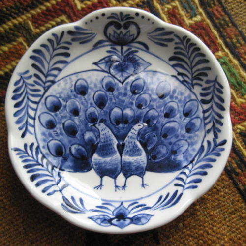 陶器の絵付 鳥・くじゃく二羽の小さめお皿 孔雀・クジャク ブルー 小皿