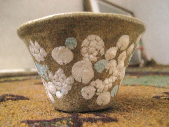 植物系の柄　小さいカップ　オーブン陶芸 1枚目の画像