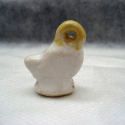 白ふくろう　陶器のチャーム　イエローカラー　鳥！　ネックレスなどに 3枚目の画像