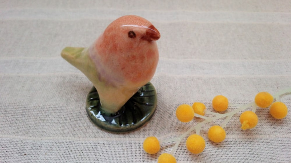 カラフル鳥の置物　陶器　手作り　バードインテリア　お部屋に鳥さんを！ オレンジ系 1枚目の画像
