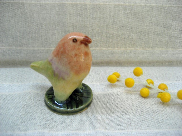 カラフル鳥の置物　陶器　手作り　バードインテリア　お部屋に鳥さんを！ オレンジ系 3枚目の画像