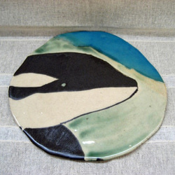 シャチ！　横顔　15~17cmのプレート飾り　インテリア　手作り陶器　陶芸　オルカ柄 1枚目の画像