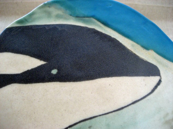 シャチ！　横顔　15~17cmのプレート飾り　インテリア　手作り陶器　陶芸　オルカ柄 6枚目の画像