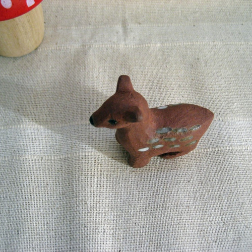 鹿 片足上げてたたずむシカさん 陶器の置物 陶芸 その他置物 Shihoko