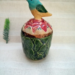 緑の湯のみ　蓋付き　鳥さん付き　グリーンカラー　お気楽湯呑　手作り陶器・陶芸 2枚目の画像