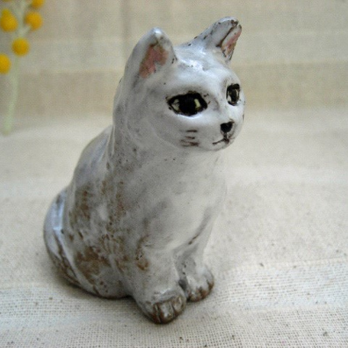 【美品】ねこ　白猫　招き猫　陶器　置物　インテリア　工芸品　美術品　A3303 ねこ 白猫 招き猫 陶器 置物 インテリア 工芸品 美術品 A3303