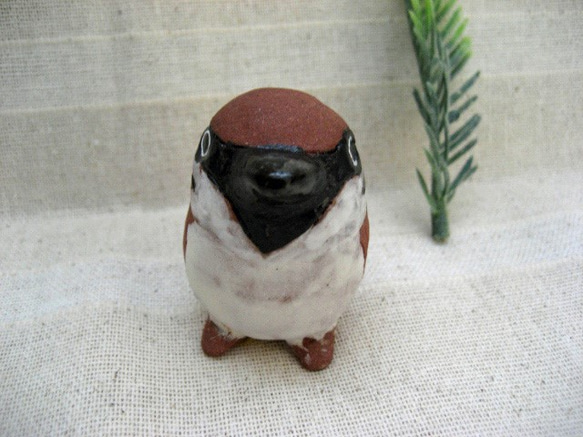 スズメの置物　雀A　手作り陶器　ちょっとかわいい　すずめ　鳥　陶芸 2枚目の画像