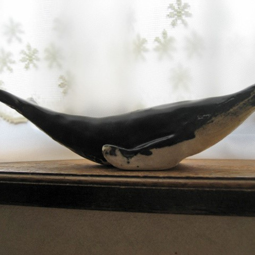 クジラ 陶器の置物 ザトウクジラ風 手作り陶芸 鯨の置き物 ハンプ
