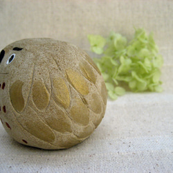 クリーマ限定！　手作りフクロウ　オーブン陶芸で作った丸いふくろうの置物（C）　鳥 5枚目の画像