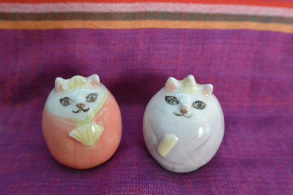 ＊goma様専用のお品＊ひな人形　猫のお雛様　タマゴ形ネコ　淡いシックな色のお着物②　手作り陶器・陶芸　ねこの置き物 1枚目の画像