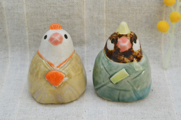 ひな人形　文鳥のお雛様　シックな色のお着物　手作り陶器・陶芸　鳥の置き物 1枚目の画像