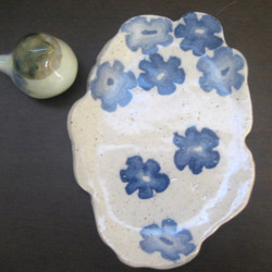 陶器のお皿と置物　青い花と小鳥 3枚目の画像